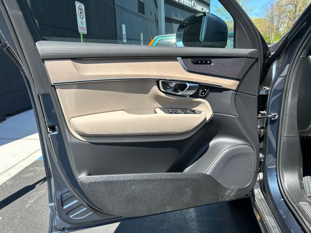 2026 Volvo XC90 Core - Photo 9