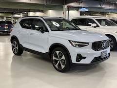 2024 Volvo XC40 B5 Plus Dark SUV