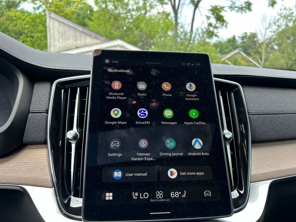 2026 Volvo XC90 Plus - Photo 16