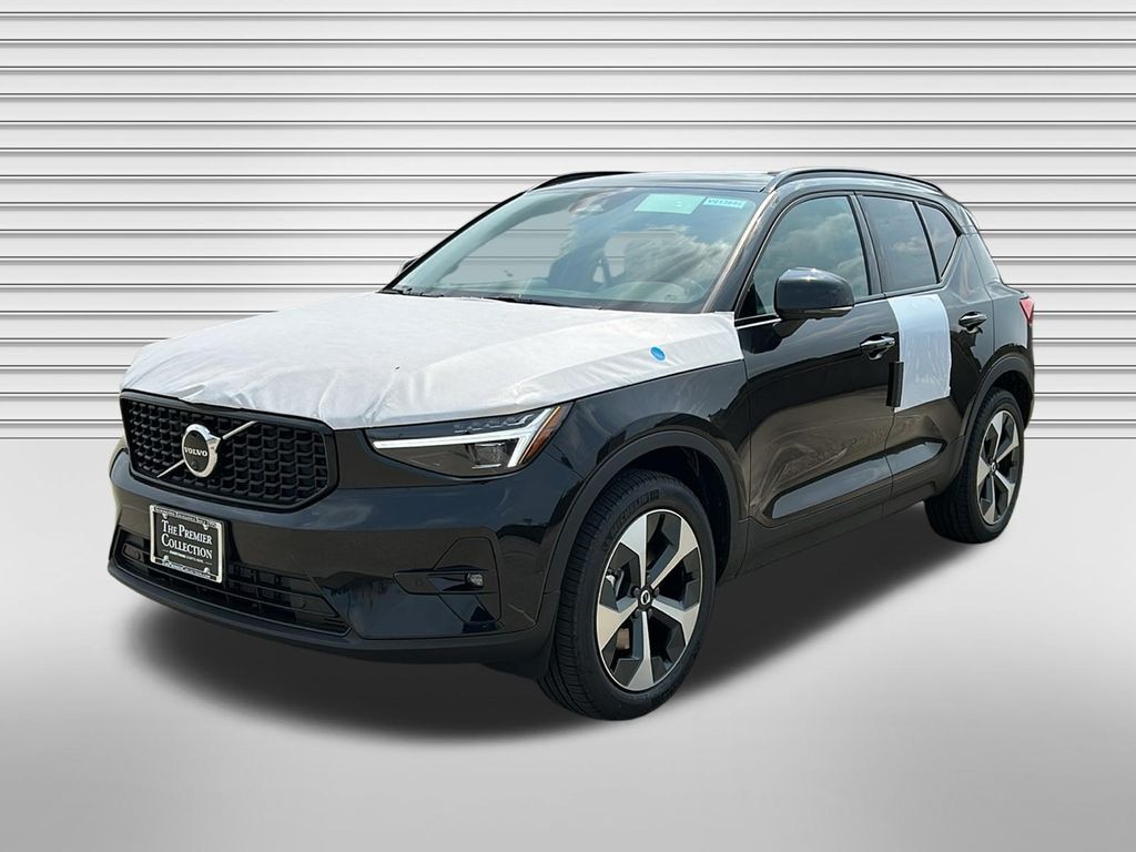 New 2026 Volvo XC40 B5 Plus SUV