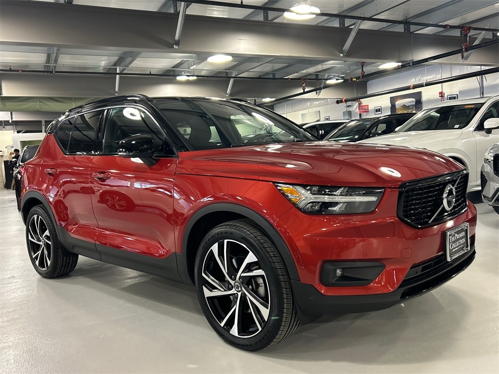 Used 2022 Volvo XC40 T5 AWD R-Design SUV