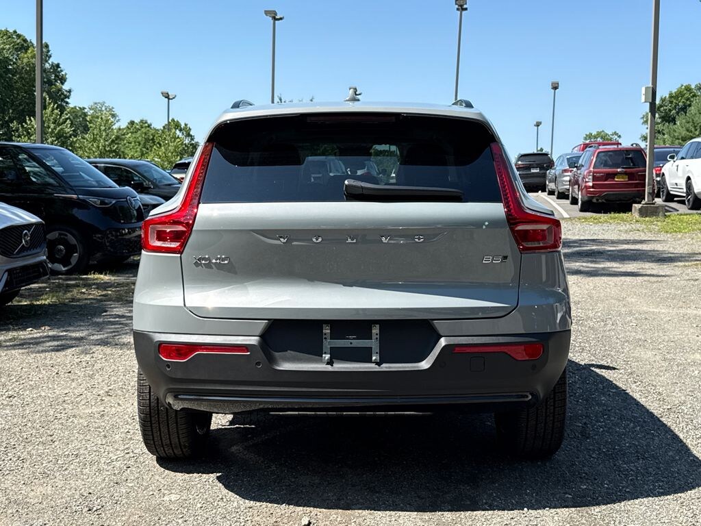 New 2026 Volvo XC40 B5 Ultra SUV