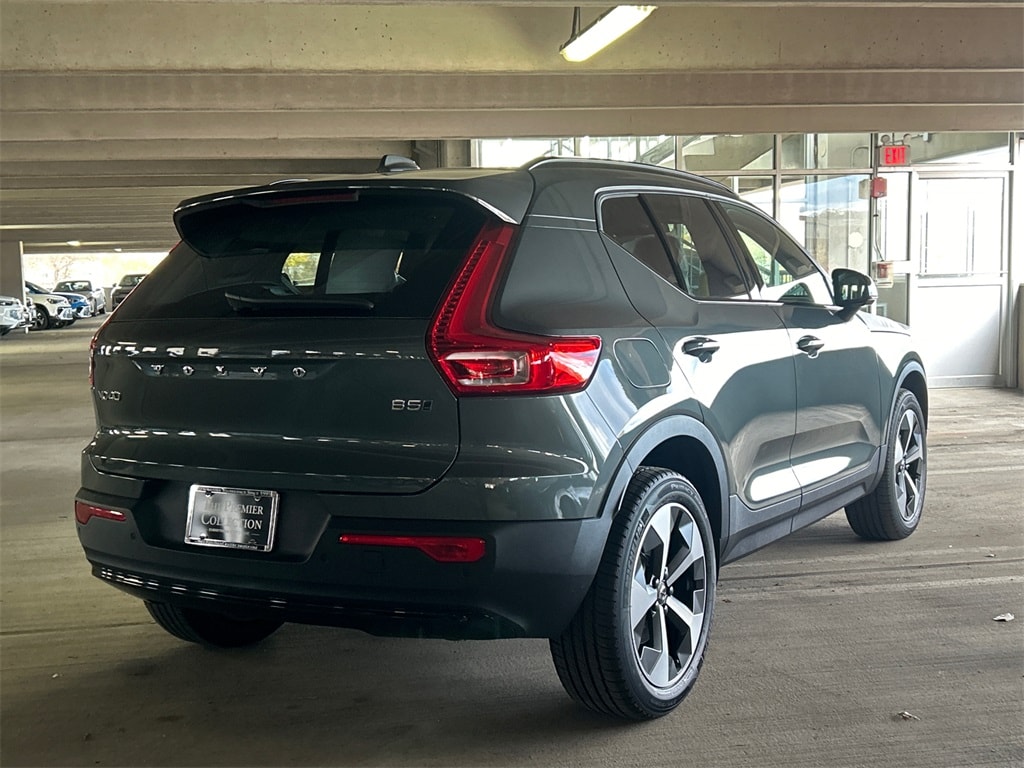 New 2026 Volvo XC40 B5 Core SUV