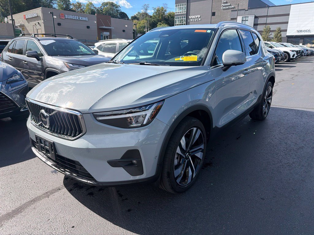 Certified 2024 Volvo XC40 B5 Plus Bright SUV
