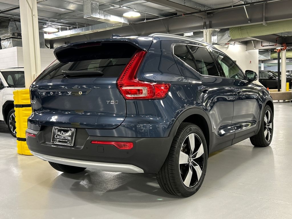 Used 2022 Volvo XC40 T5 AWD Momentum SUV