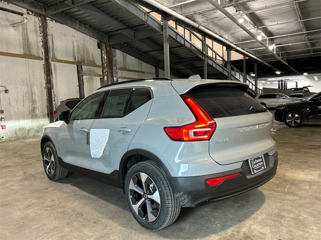 New 2026 Volvo XC40 B5 Core SUV