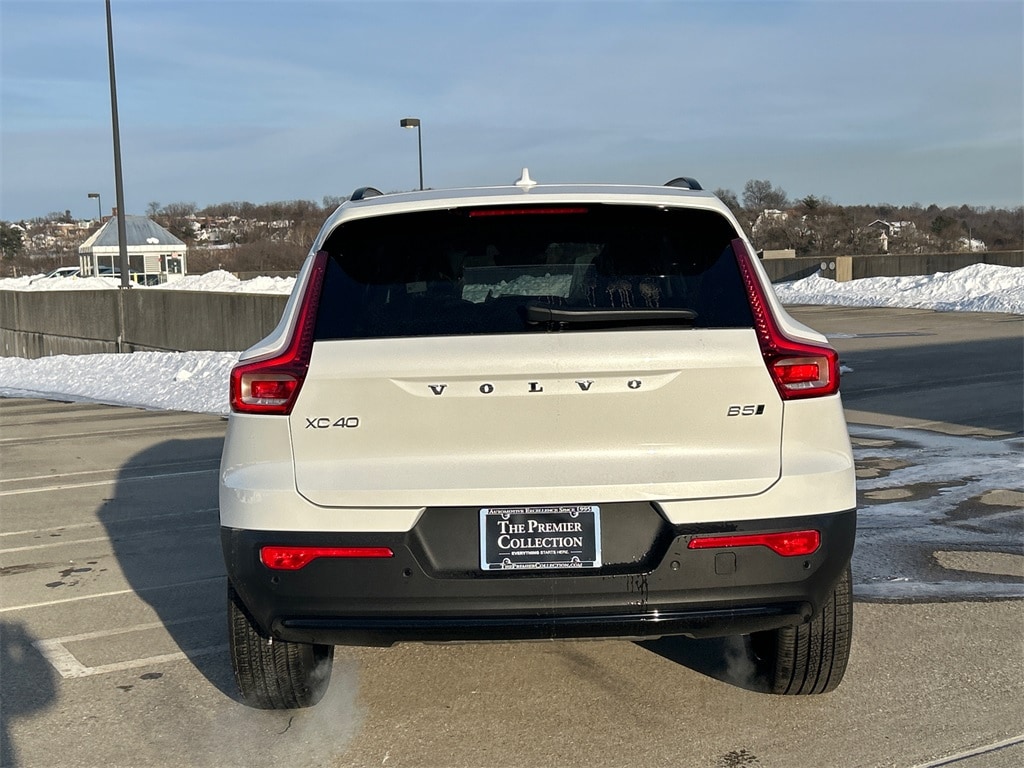 New 2026 Volvo XC40 B5 Ultra SUV