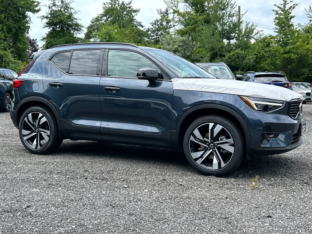 New 2026 Volvo XC40 B5 Plus SUV