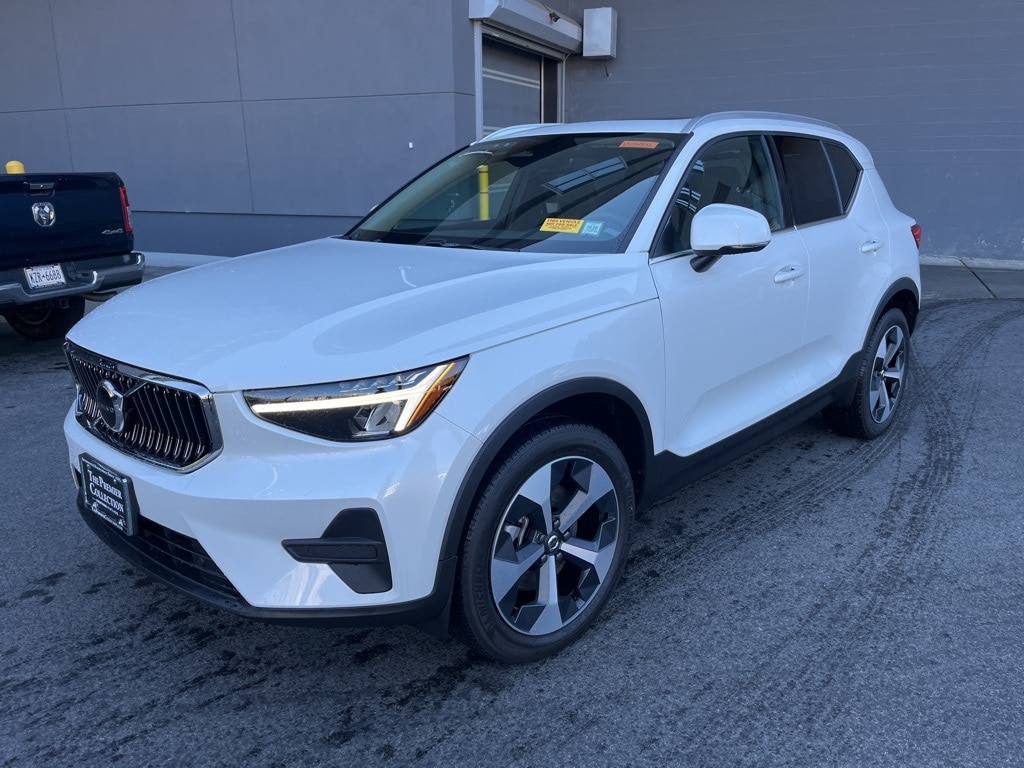 2025 Volvo XC40