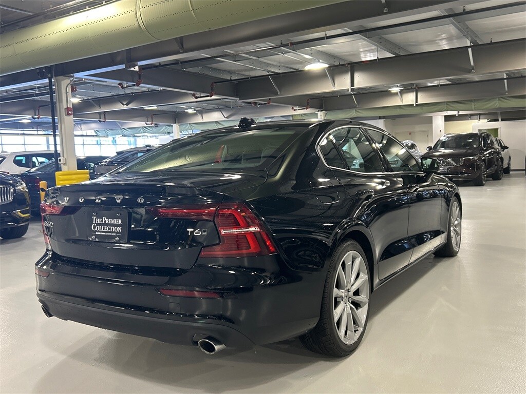 2020 Volvo S60 T6 Momentum photo 2