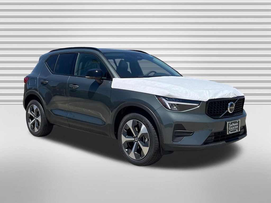 New 2026 Volvo XC40 B5 Core SUV
