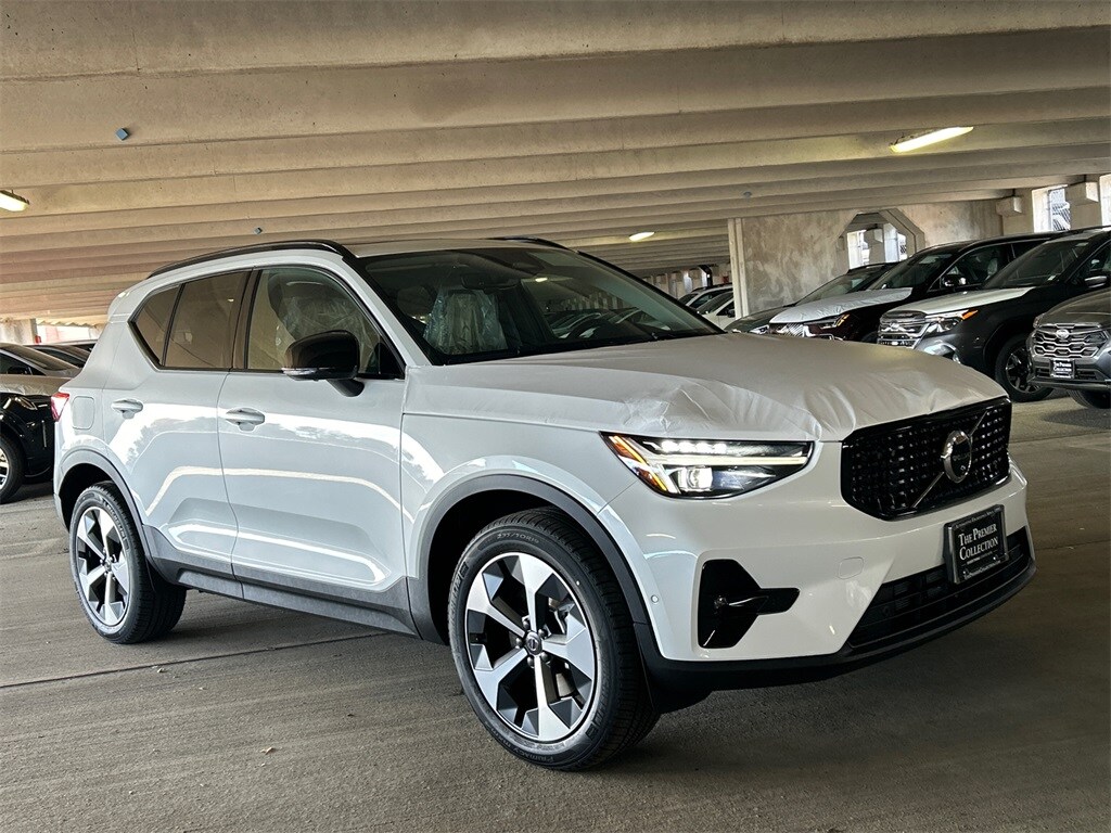 New 2026 Volvo XC40 B5 Plus SUV