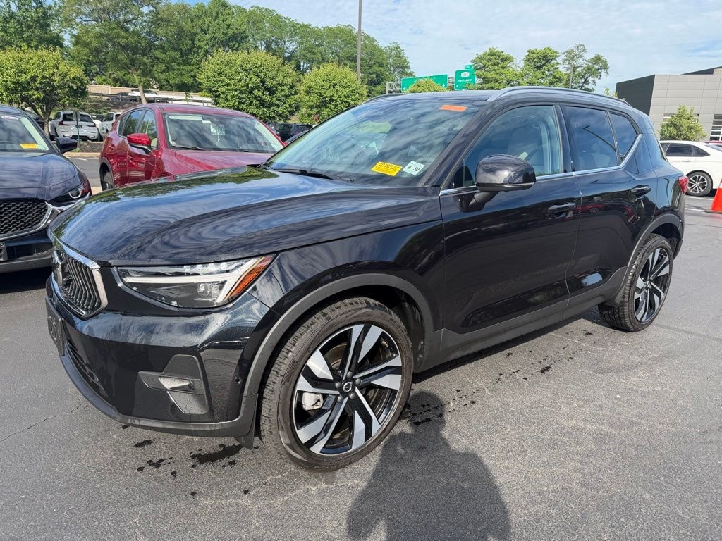 Used 2025 Volvo XC40 B5 Plus Bright Theme SUV