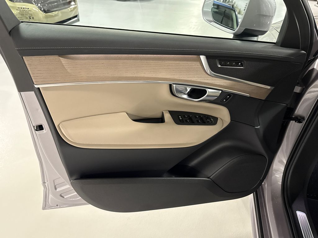 2026 Volvo XC90 Core - Photo 9