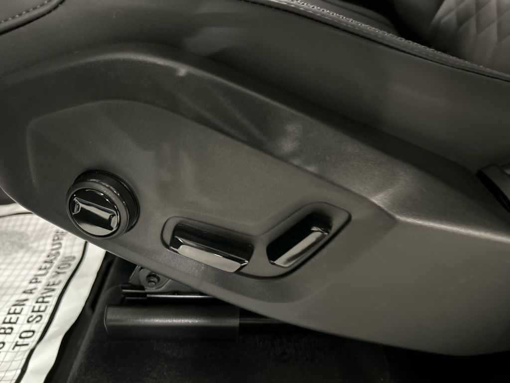 2026 Volvo XC90 Plus - Photo 11