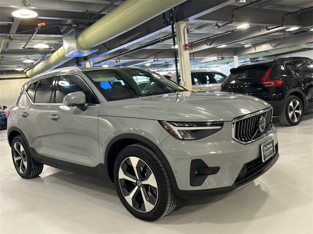 2025 Volvo XC40 Plus's photo