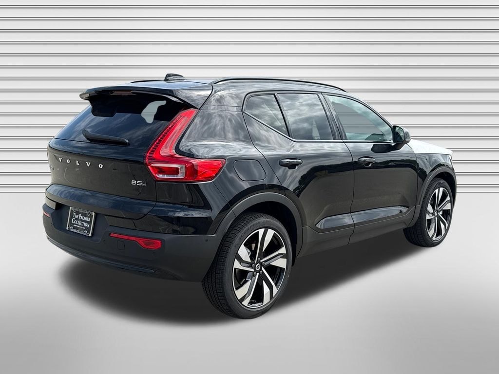 New 2026 Volvo XC40 B5 Ultra SUV