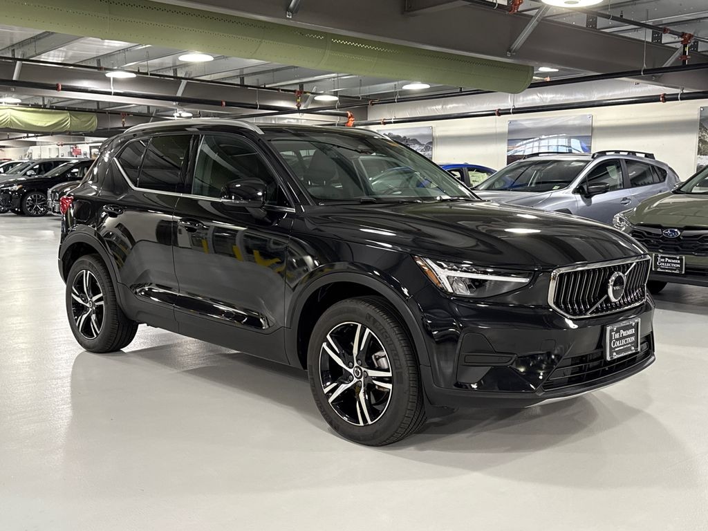 Used 2025 Volvo XC40 B5 Core Bright Theme SUV