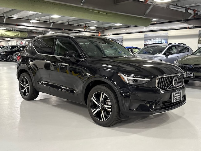 2025 Volvo XC40 B5 Core Bright Theme SUV