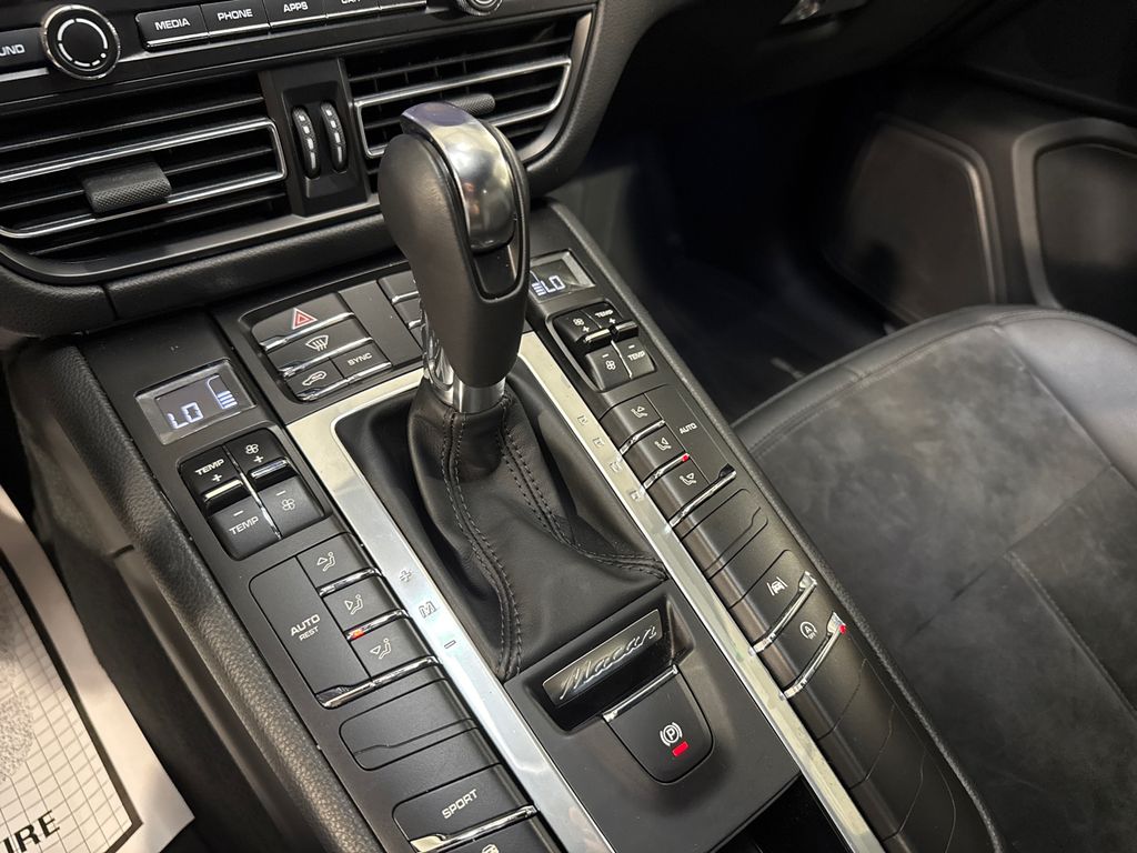 2021 Porsche Macan S - Photo 17