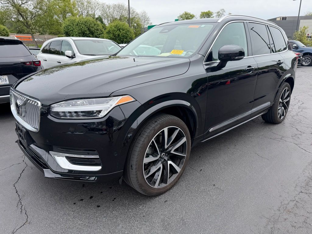 2024 Volvo XC90 B6 Plus 7-Seater Bright theme 4WD's photo