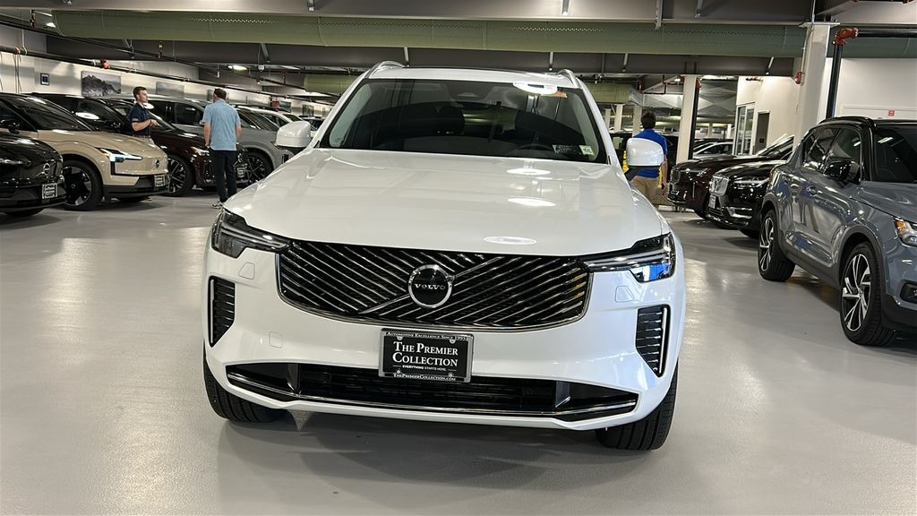 New 2026 Volvo XC90 B5 Core SUV