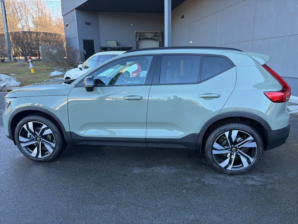 Used 2025 Volvo XC40 B5 Plus Dark Theme SUV