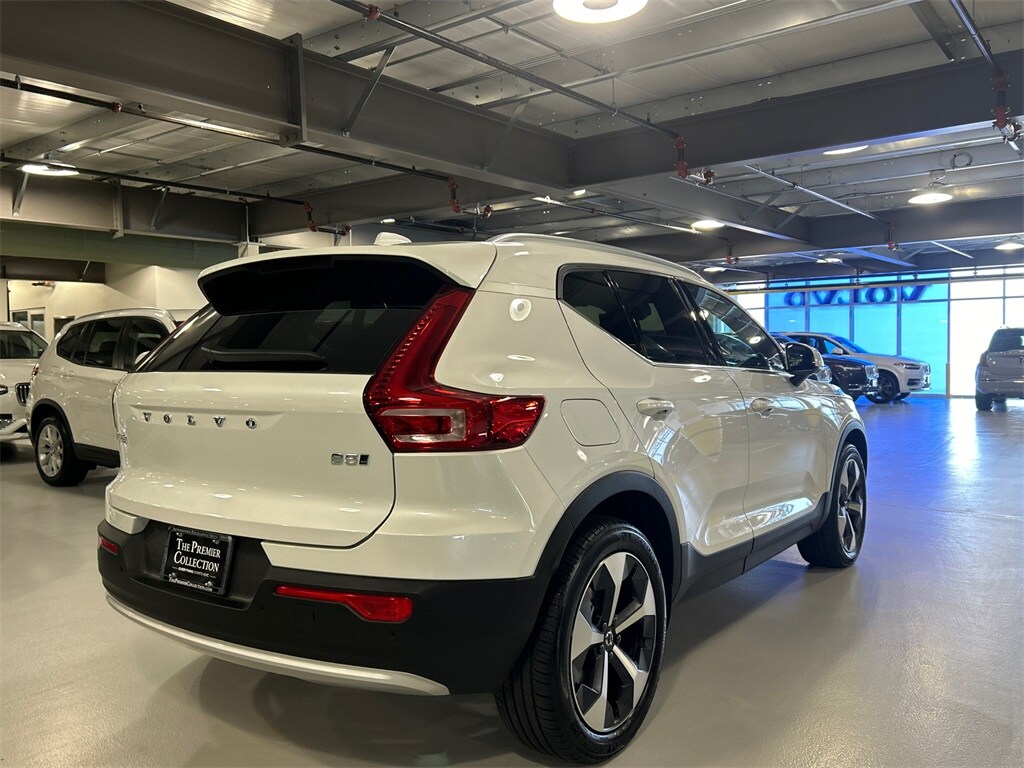 2025 Volvo XC40 Core photo 2