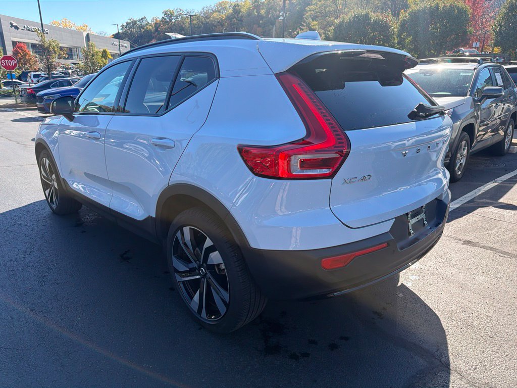 Certified 2024 Volvo XC40 B5 Plus Dark SUV
