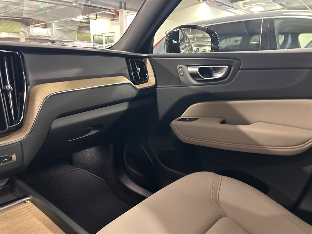 2026 Volvo XC60 Core - Photo 24
