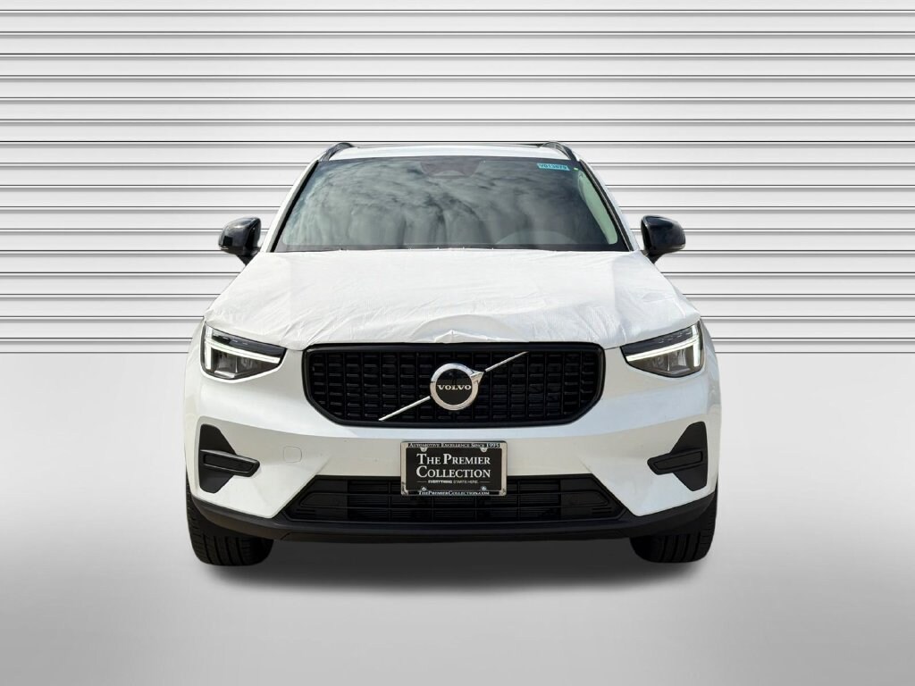 New 2026 Volvo XC40 B5 Core SUV