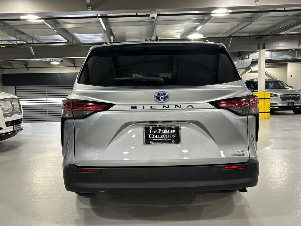 Used 2022 Toyota Sienna LE 8 Passenger Van Passenger Van