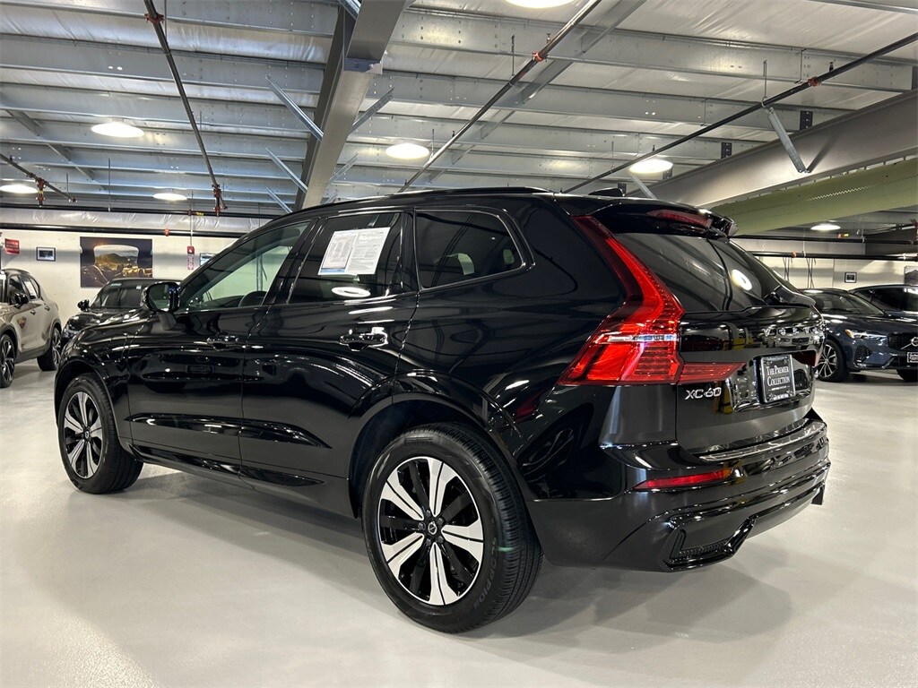 2025 Volvo XC60 Hybrid T8 Core photo 4