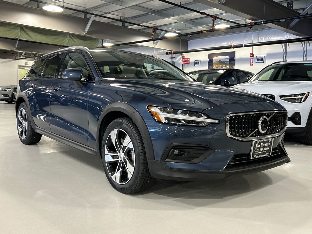 2024 Volvo V60 Cross Country