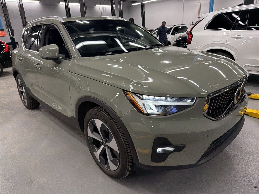 Certified 2025 Volvo XC40 B5 Plus Bright Theme SUV