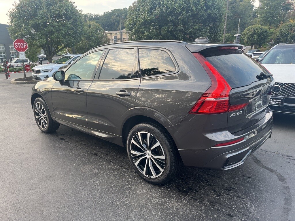 2025 Volvo XC60 B5 Plus photo 2