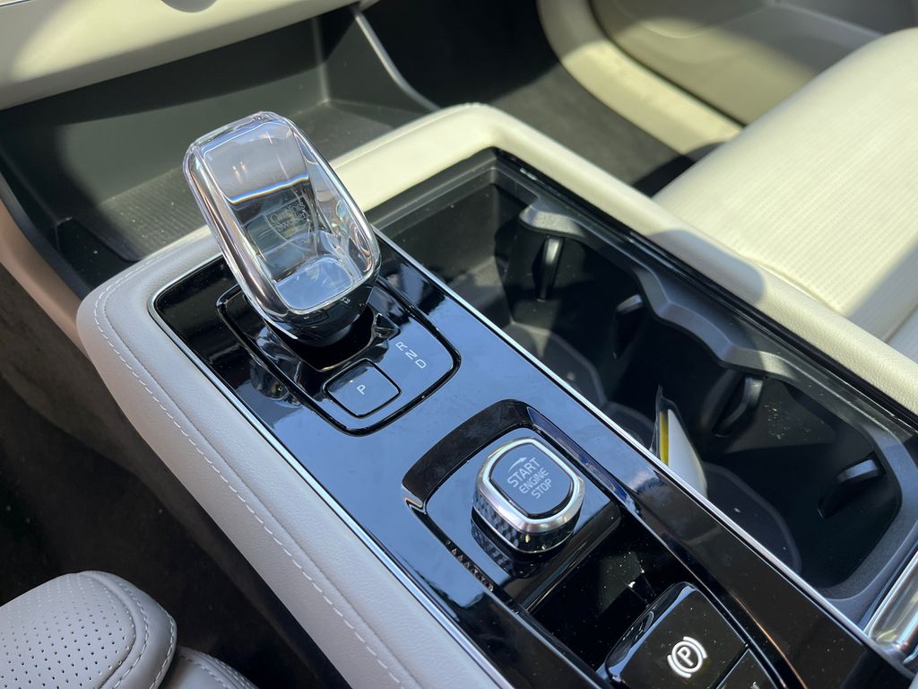 2026 Volvo XC90 Ultra - Photo 18