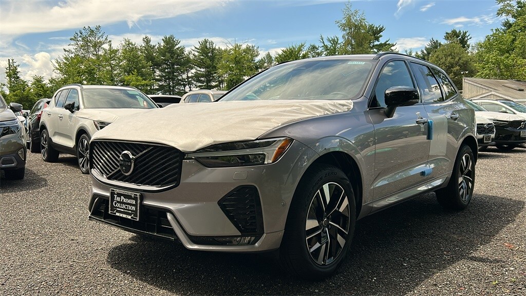 2026 Volvo XC60 B5 Plus photo 3