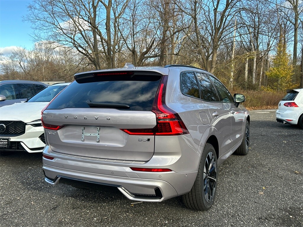 2026 Volvo XC60 B5 Plus photo 2