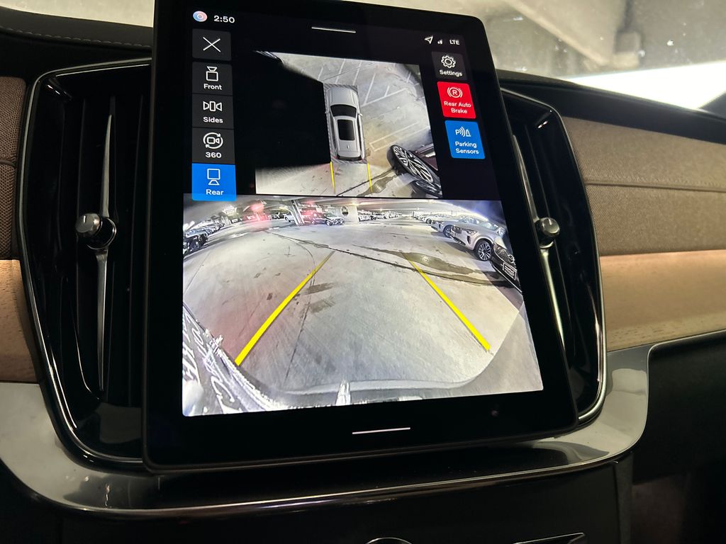 2026 Volvo XC90 Plus - Photo 17