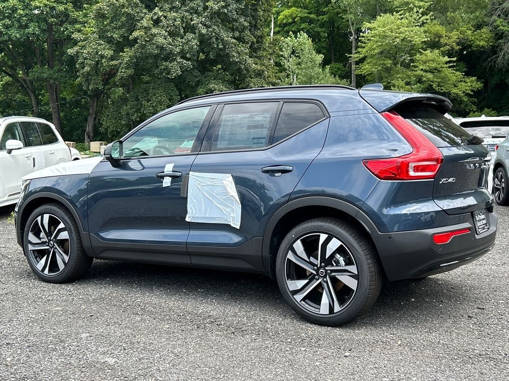 New 2026 Volvo XC40 B5 Plus SUV