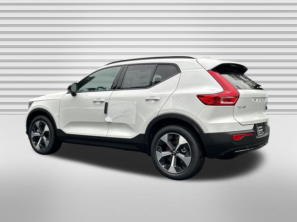 New 2026 Volvo XC40 B5 Core SUV