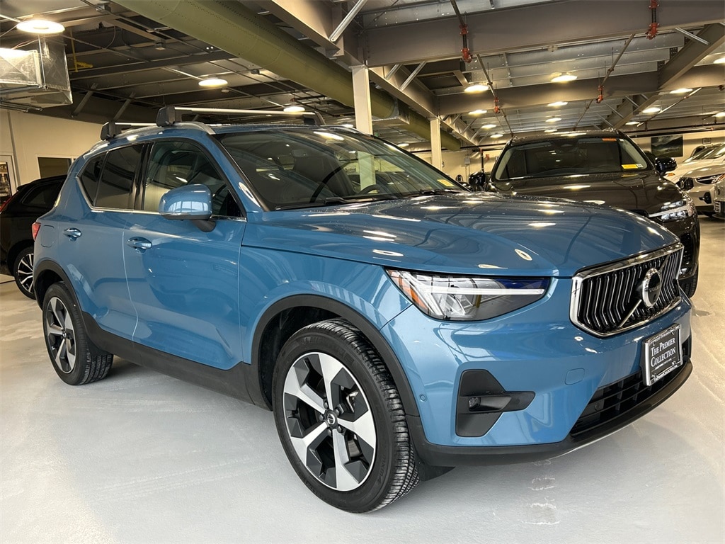 Certified 2023 Volvo XC40 B5 AWD Plus Bright SUV