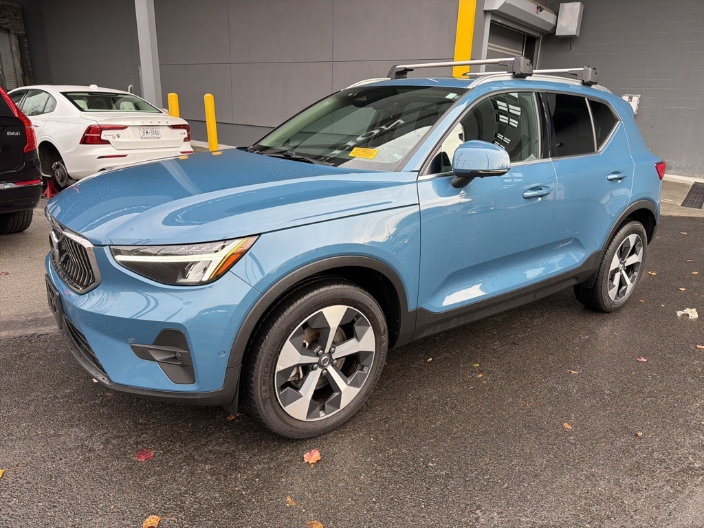 2023 Volvo XC40 Plus's photo