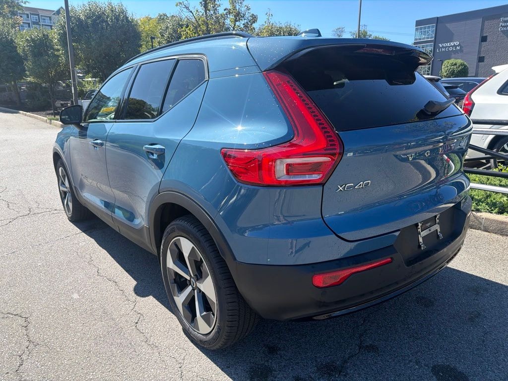 Used 2024 Volvo XC40 B5 Core SUV