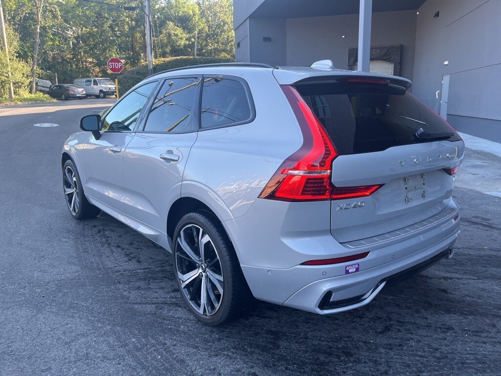 2023 Volvo XC60 Ultimate photo 2