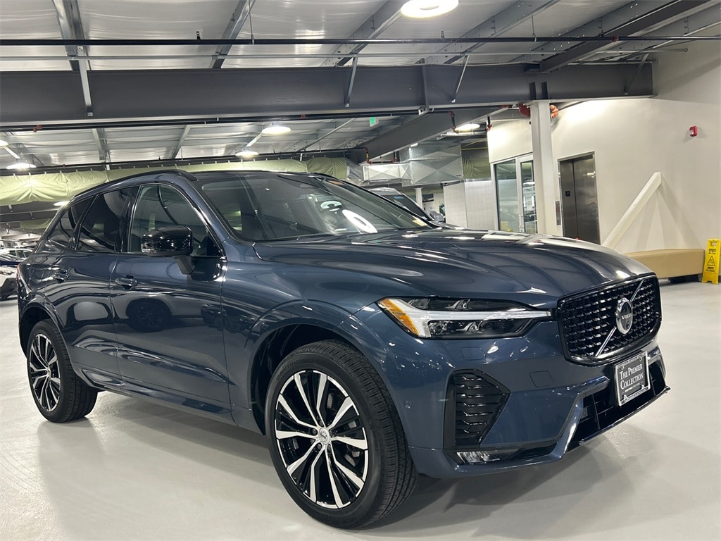 2025 Volvo XC60 Plus's photo