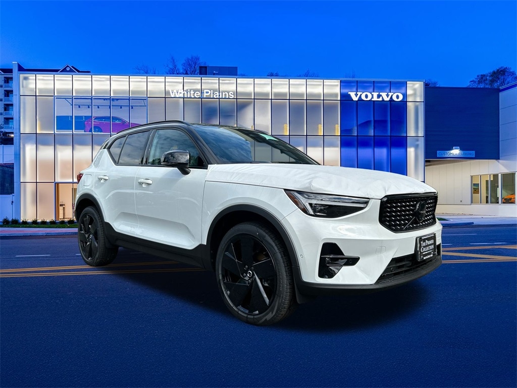 2026 Volvo XC40 Ultra Black Edition's photo