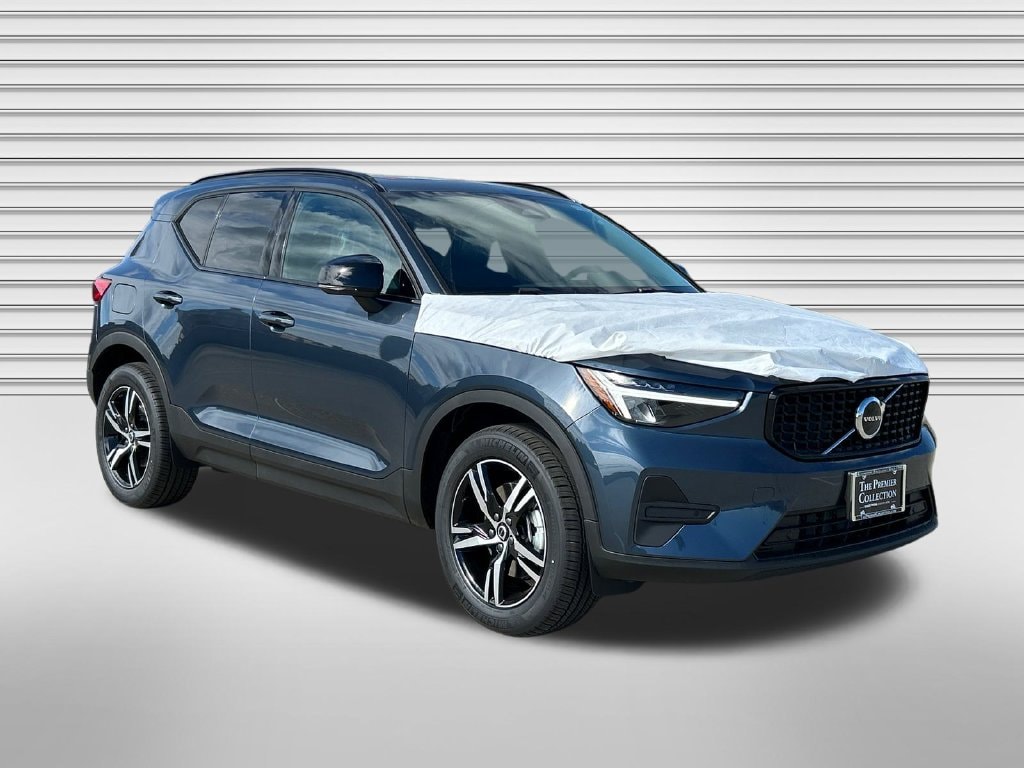 New 2026 Volvo XC40 B5 Core SUV