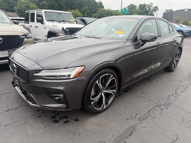 2024 Volvo S60 B5 Ultimate Dark Sedan